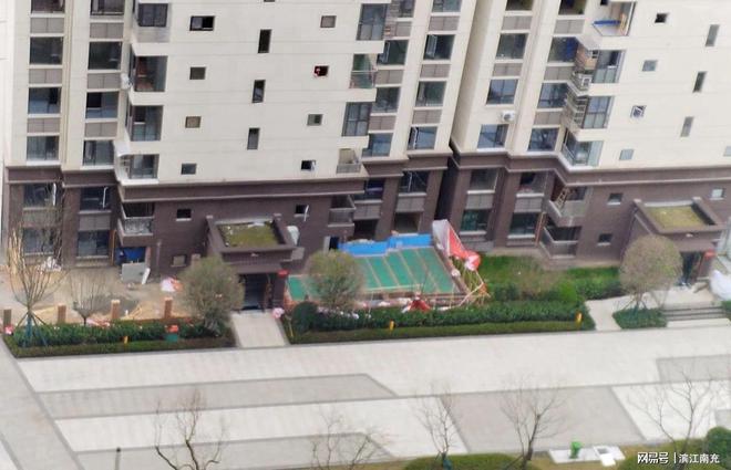 南充：网友反映璀璨江山小区随意乱搭建侵占公共绿完美体育地(图5)