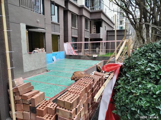 南充：网友反映璀璨江山小区随意乱搭建侵占公共绿完美体育地(图6)