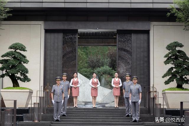 完美体育网站以温暖触达生活本真揭秘龙湖服务真谛(图2)