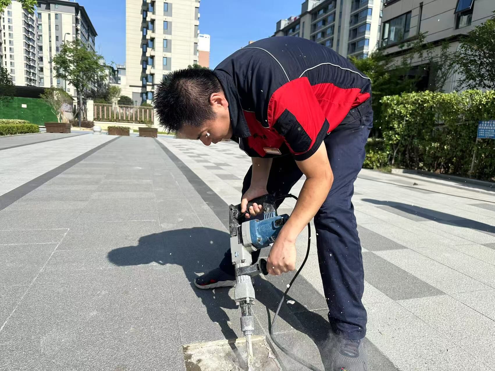 完美体育永不服“暑”唯“物”得馨高温下的物业人（一）(图7)