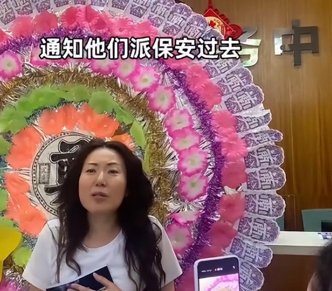 完美体育网站女孩被害现场惨烈母亲见遗体头上插着刀凶手家属抱怨引众怒(图5)