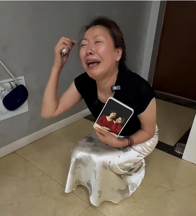 完美体育网站女孩被害现场惨烈母亲见遗体头上插着刀凶手家属抱怨引众怒(图10)
