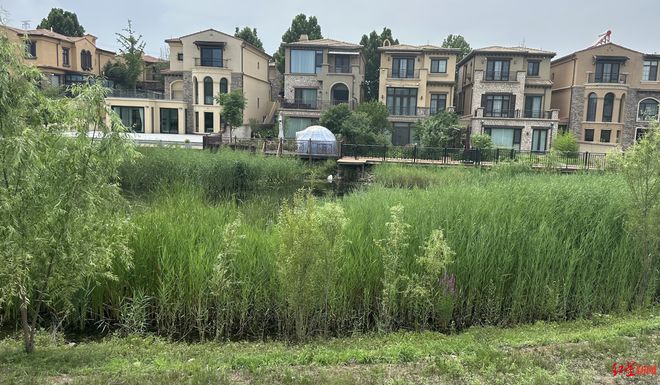 完美体育一个门岗两家保安抢着守业主为何高兴不起来？北京一小区的新旧物业“拉锯战”(图6)