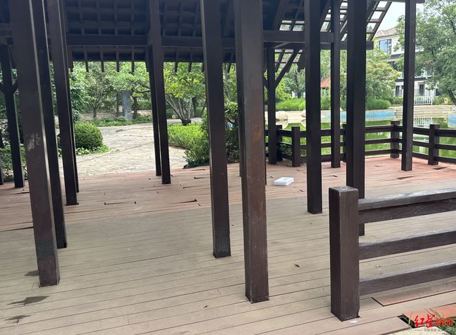 完美体育一个门岗两家保安抢着守业主为何高兴不起来？北京一小区的新旧物业“拉锯战”(图4)
